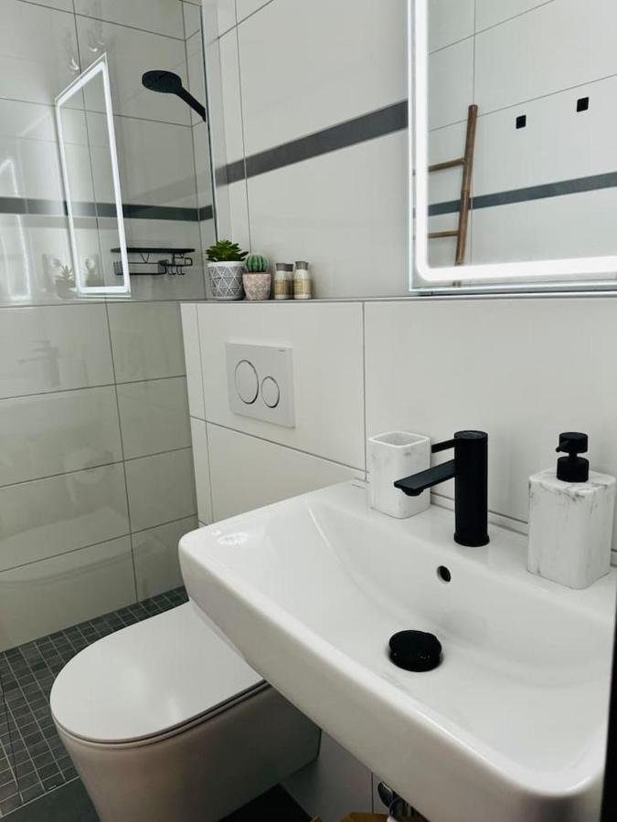 Klassen Stay - Design Studio In 11 Etage - Tolle Aussicht - Sauna, Pool - Netflix Lahnstein Zewnętrze zdjęcie